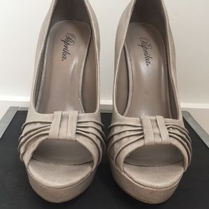 JustFab Grey Open Toed Heels